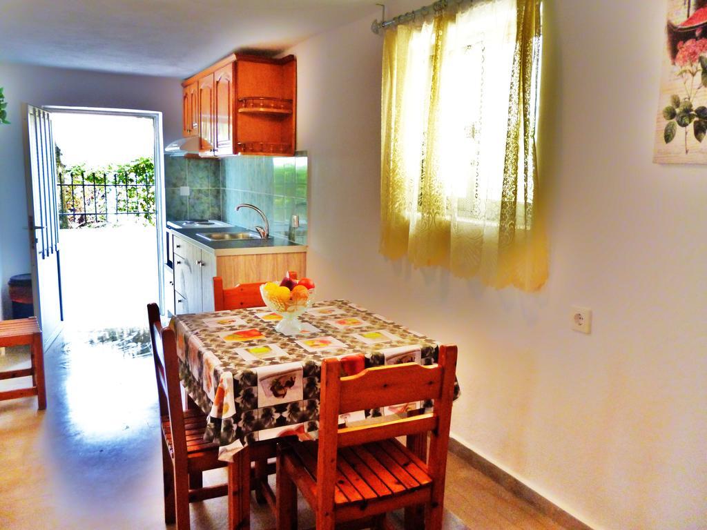 Giannis Appartement Agios Georgios Pagon Buitenkant foto