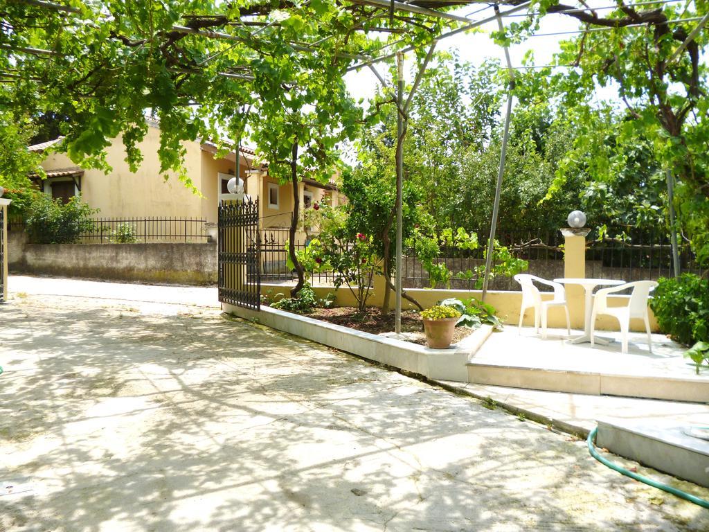 Giannis Appartement Agios Georgios Pagon Buitenkant foto