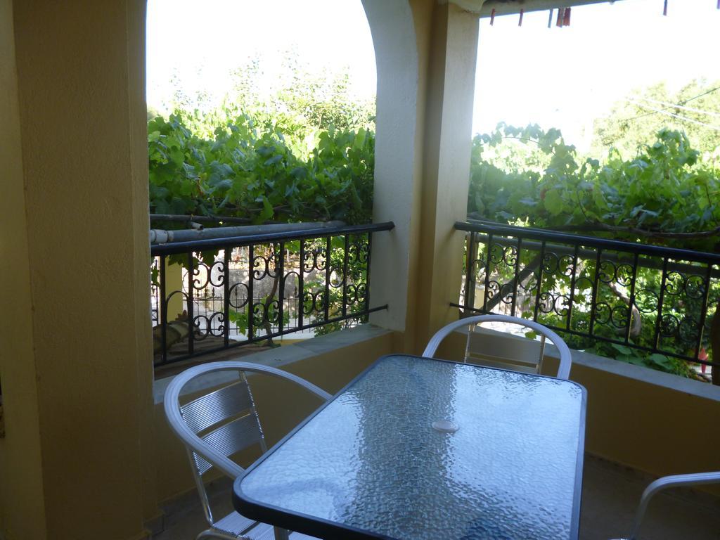 Giannis Appartement Agios Georgios Pagon Buitenkant foto